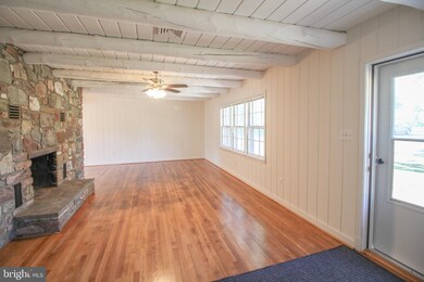 43418 Mountain View Dr, Chantilly, VA 20152 - photo 4