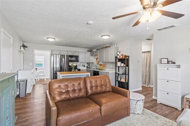 804 W Richard Dr, Xenia, OH 45385 - photo 5