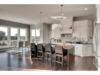 Gourmet kitchen w/work in pantry