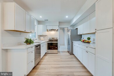 13129 Poplar Tree Rd, Fairfax, VA 22033 - photo 7