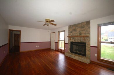 LIVING ROOM 2