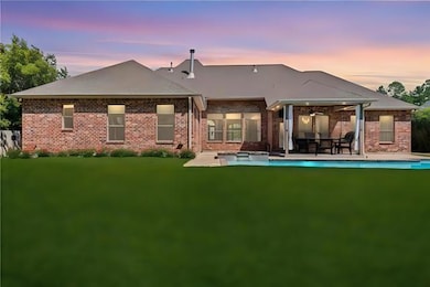 Over-size backyard, privacy woods behind