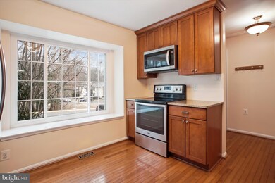 6128 Calico Pool Ln, Burke, VA 22015 - photo 4