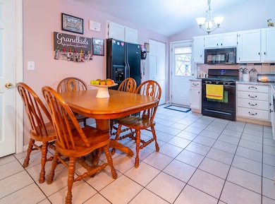 451 Tulsa Ave, Carpentersville, IL 60110 - photo 5