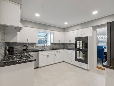 4119 Mischire Dr, Houston, TX 77025 - photo 7