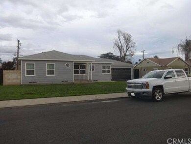 FRONT VIEW OF HOUSE FEATURING THE LARGE FRONT YARD