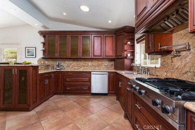 18750 Keswick St, Reseda, CA 91335 - photo 4