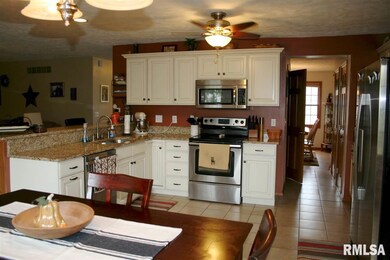 5407 N Castleberry Dr, Peoria, IL 61615 - photo 7