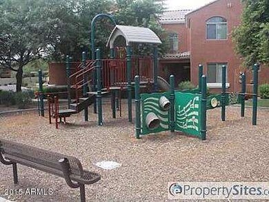 955 Knox Play area