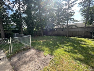 2021 Benjamin St, Saginaw, MI 48602 - photo 3