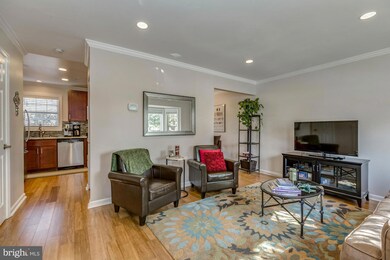 9810 Oakdale Woods Ct, Vienna, VA 22181 - photo 2