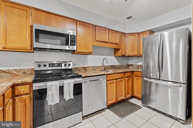 5717 Brewer House Cir unit T1, Rockville, MD 20852 - photo 7