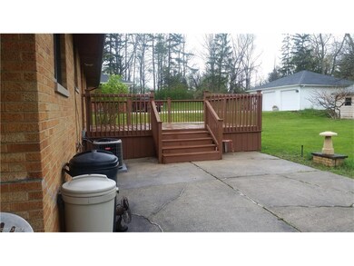 Deck and patio great for entertaining.