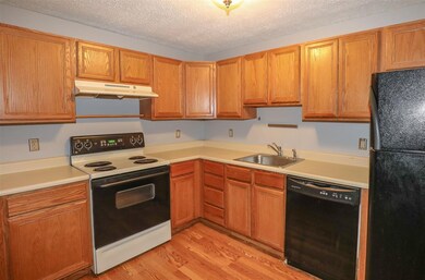 545 Calef Rd unit 1, Manchester, NH 03103 - photo 4