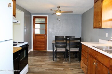 124 N Sycamore Dr, Hanover, IN 47243 - photo 4