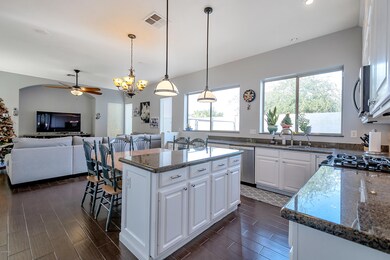 2640 Yucca Kitchen 4