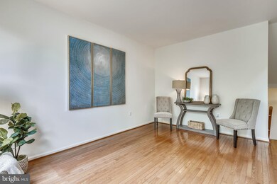 1362 Park Garden Ln, Reston, VA 20194 - photo 7