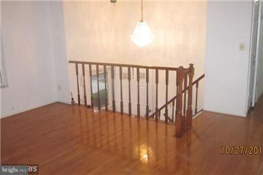 3005 Gatepost Ln, Herndon, VA 20171 - photo 2