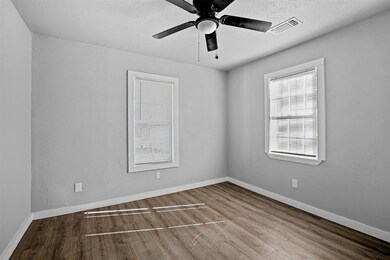 101 E Day St, Denison, TX 75021 - photo 2