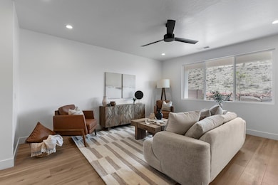 943 E Coyote Crest Dr, Washington, UT 84780 - photo 4