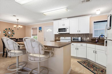 Breakfast bar for casual dining or chit chat.