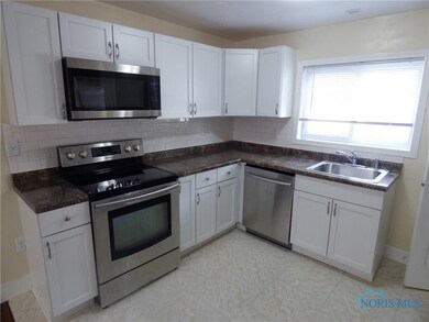 2556 Pershing Dr, Toledo, OH 43613 - photo 5