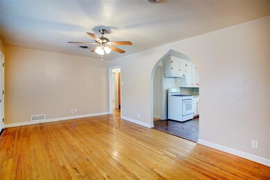 213 Sheri Ln, Hurst, TX 76053 - photo 7