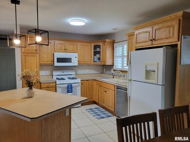 2005 W 66th St, Davenport, IA 52806 - photo 3