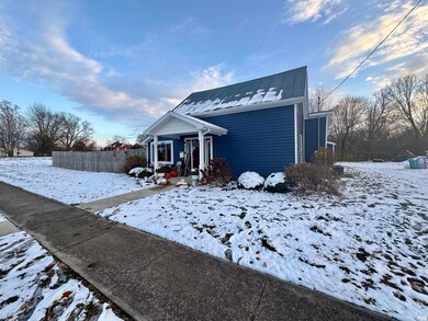 637 W 1st St, Albany, IN 47320 - photo 2