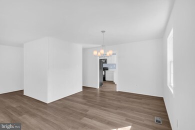 12113 Round Tree Ln, Bowie, MD 20715 - photo 6