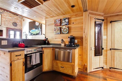 Perfectly sized and complete kitchen