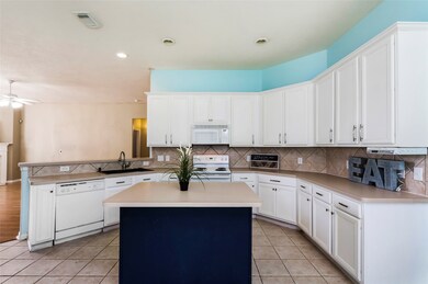 3611 Shasta Ct, Pearland, TX 77584 - photo 7