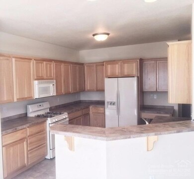 202 NW 16th Place, Redmond, OR 97756 - photo 5