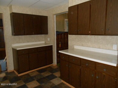 504 Forest Ave, Sturgis, MI 49091 - photo 3