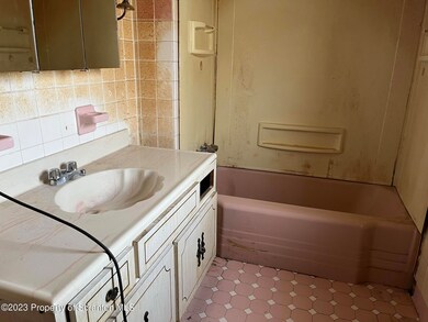 630 E Warren St, Dunmore, PA 18512 - photo 7