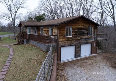 Exterior, Angled