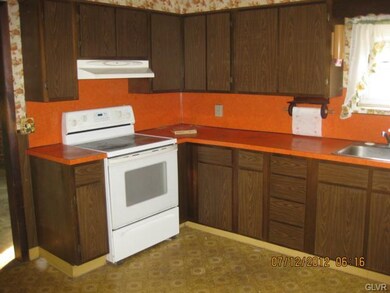 451 S Walnut St, Slatington, PA 18080 - photo 6