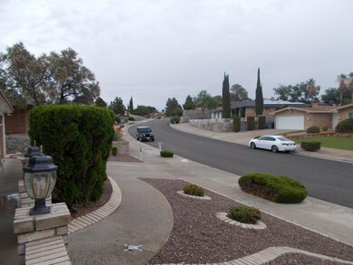10836 Vista Lomas Dr, El Paso, TX 79935 - photo 5