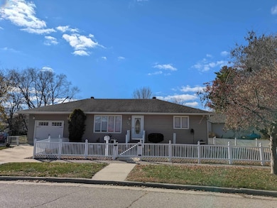 407 Iowa Ave, Decorah, IA 52101 - photo 2