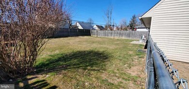 41 Red Maple Ln, Levittown, PA 19055 - photo 4