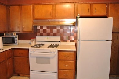 Copper backsplash, plenty of cabinet space