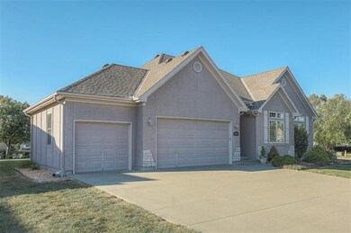 708 Redtop Ln, Raymore, MO 64083 - photo 2