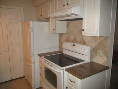 KITCHEN-REFRIGATATOR WILL STAY