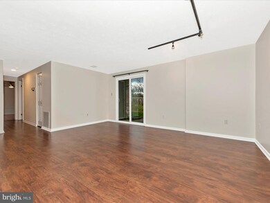 815 Stratford Way unit B, Frederick, MD 21701 - photo 3