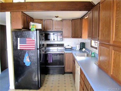 682 S Lakeshore Dr, Louisa, VA 23093 - photo 2