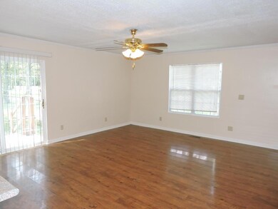 837 Gilley Cir, Manchester, TN 37355 - photo 4