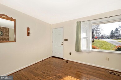 1336 Hillcrest Dr, Sykesville, MD 21784 - photo 3