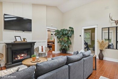 04_17612AveryRoad_10001_LivingRoom_LowRe