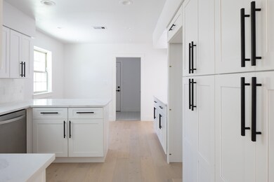 10018 Wickersham Ln, Houston, TX 77042 - photo 5