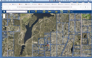 Walsingham Park to the west